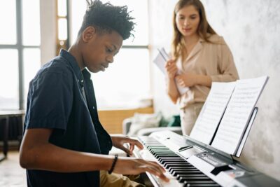 A importância de ter um professor de música para o seu desenvolvimento musical